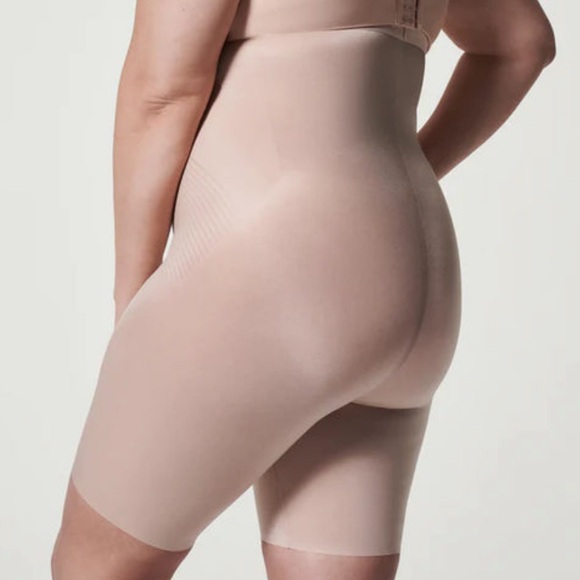 $72 Spanx M Thinstincts® 2.0 High-Waisted Mid-Thigh Short Shapewear Nylon Smooth - Picture 3 of 6